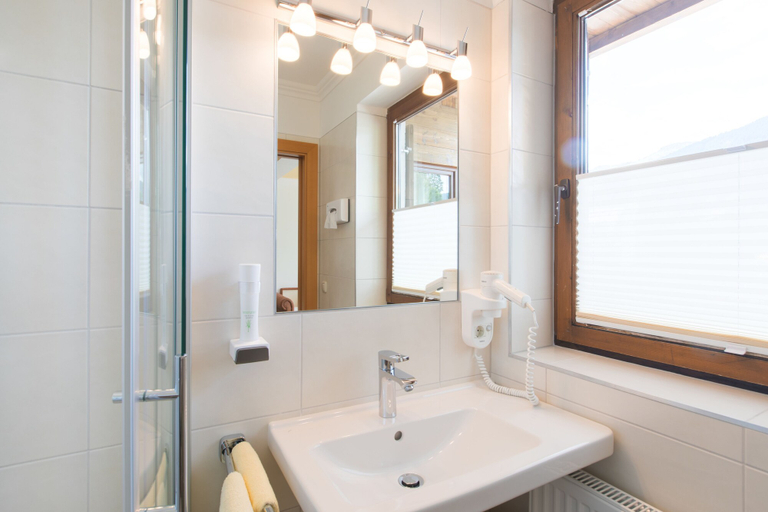 Bathroom 4, Hotel Niederreiter, Zell am See
