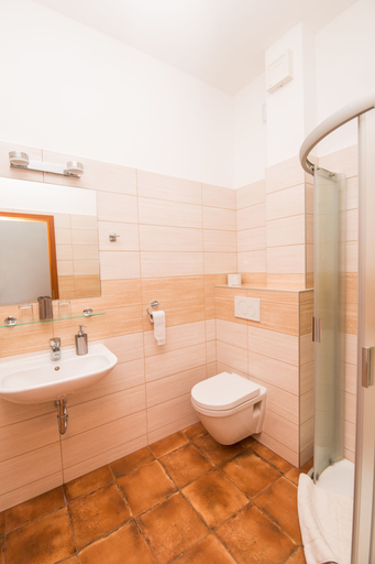 Bathroom 4, Hotel Morava, Znojmo