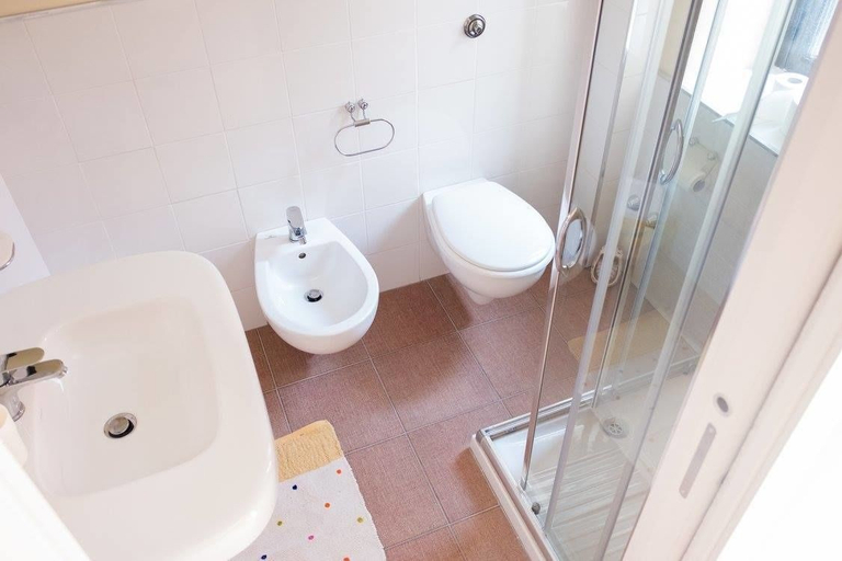 Bathroom 5, B&B Pinarina, Catanzaro