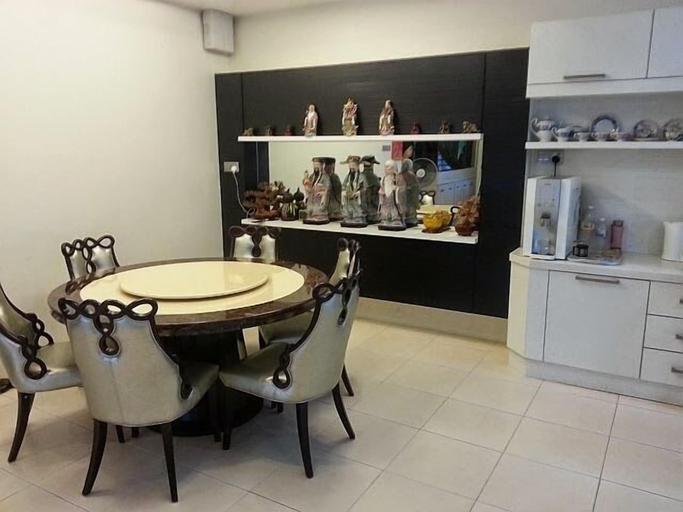 Others 4, Leissure in, Kinta