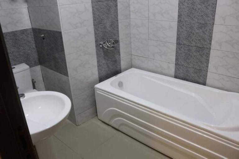 Bathroom 3, Roses Regency Hotel and Suites, AbujaMun