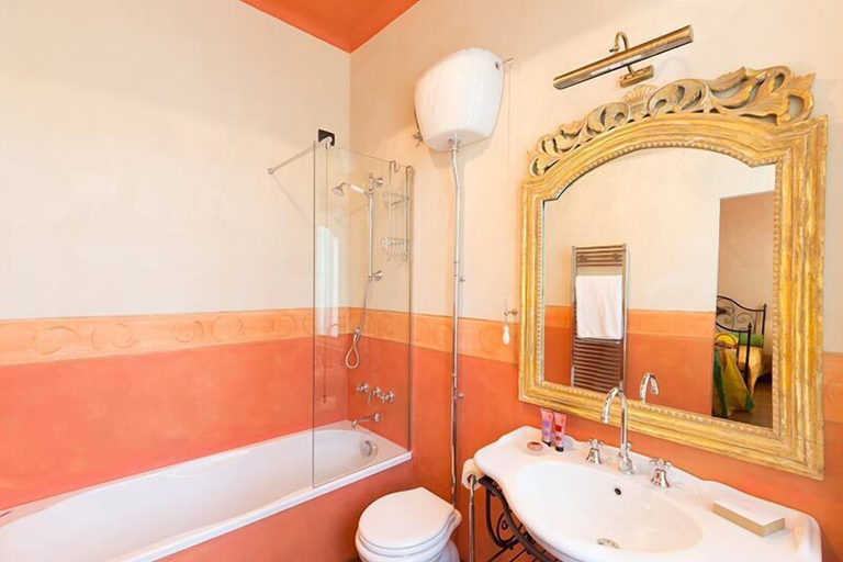 Bathroom 5, Castello di Pontebosio Luxury Resort, Massa Carrara