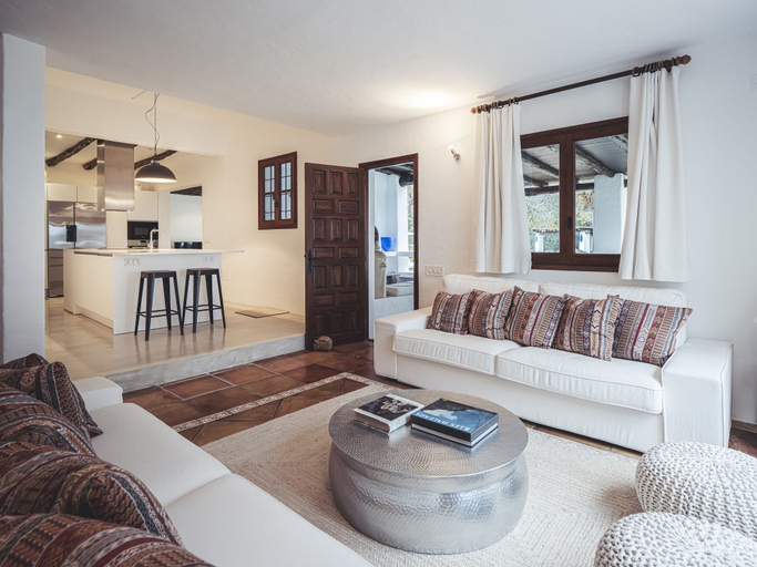 Others 5, Villa Gertrudis, Baleares