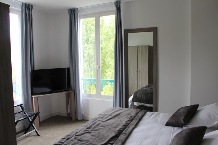 Bedroom 3, Hotel Restaurant L'Esturgeon, Yvelines