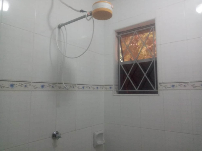 Bathroom, Buens Lugar Hotel, Kieni