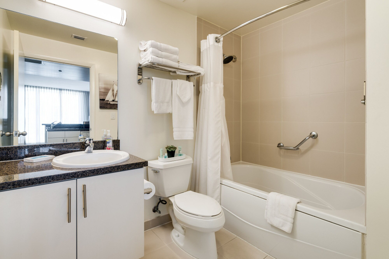 Bathroom, Ocean, Marina & City View Studio + Balcony #2, Miami-Dade
