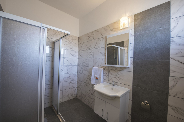 Bathroom 3, Deniz Airport Suites