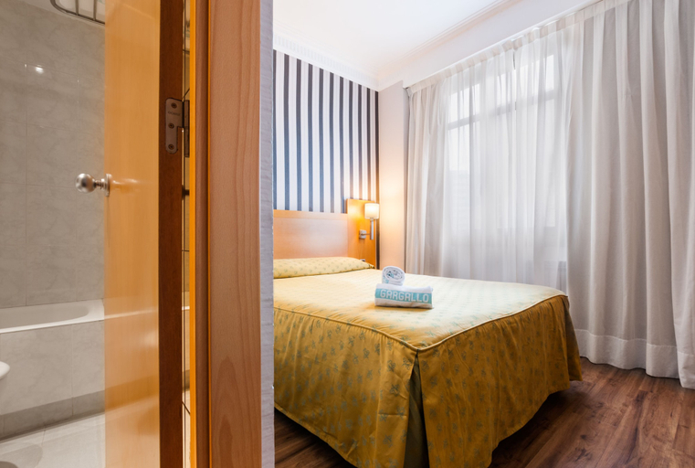 Bedroom 4, Hotel Lyon, Barcelona