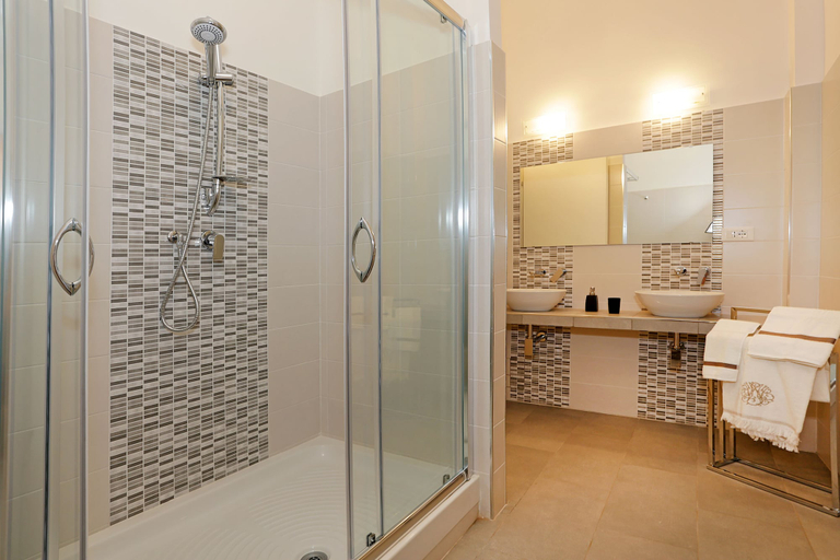 Bathroom 3, San Vito Suites, Rome