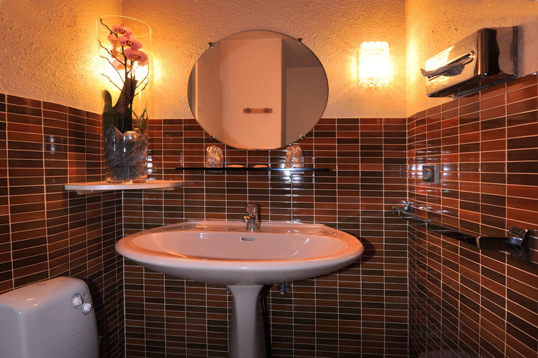 Bathroom 4, Sud Hôtel, Bas-Rhin