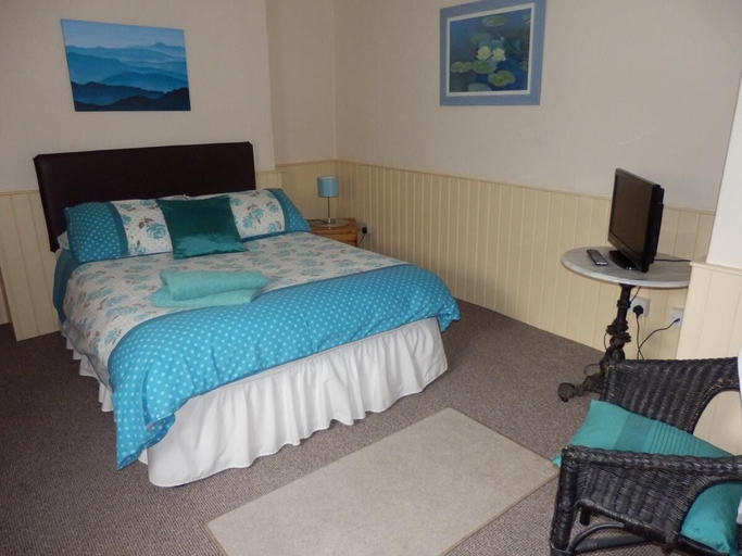 Bedroom 5, Admiral Blake Guest House, Somerset