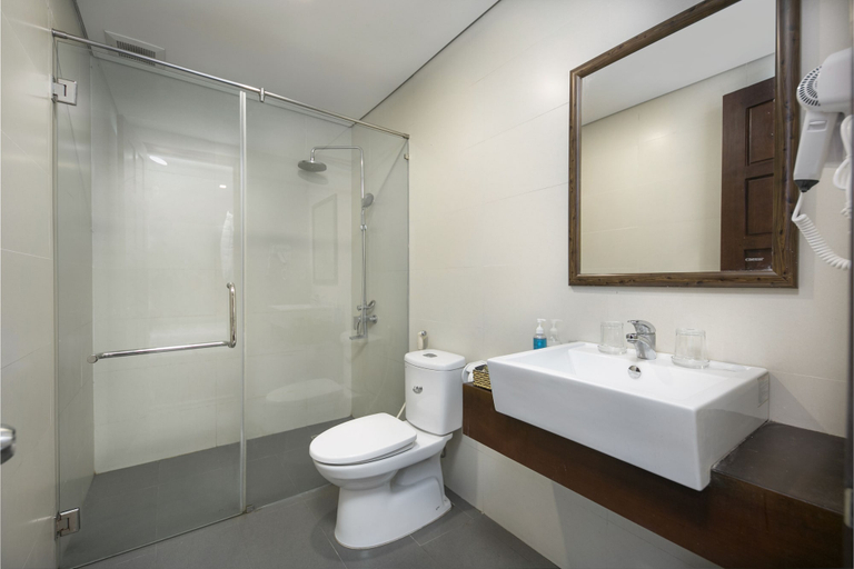 Bathroom 3, L'AMORE BOUTIQUE HOTEL, Da Nang