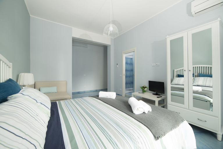 Bedroom 2, CAPRI B&B, Salerno