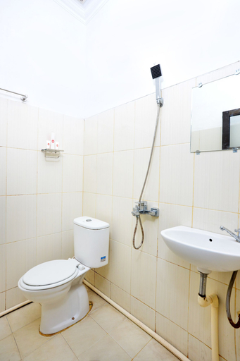 Bathroom 2, OYO 745 Griya Jasmine Syariah, Sleman
