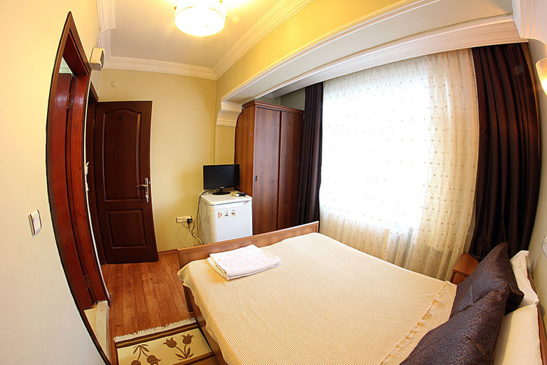 Bedroom 2, Paradise Hotel, Beyoğlu