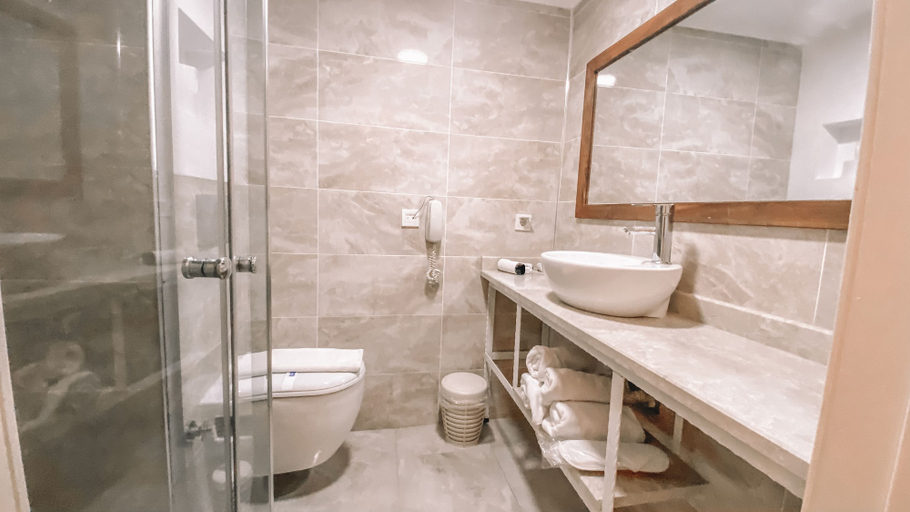 Bathroom 5, Alexander The Great Resort & Spa, Bodrum