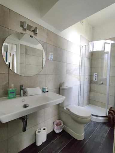 Bathroom 4, Blue Bells, London