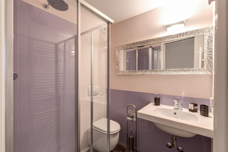 Bathroom 5, trastevere miracle suite, Rome