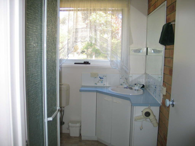 Bathroom 3, Balnarring Village Motor Inn, Melbourne