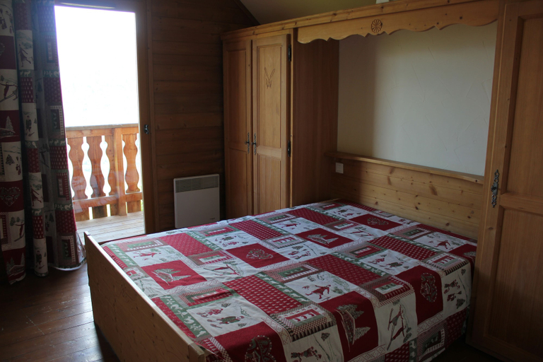 Bedroom 4, Praroustan by Actisource, Alpes-de-Haute-Provence