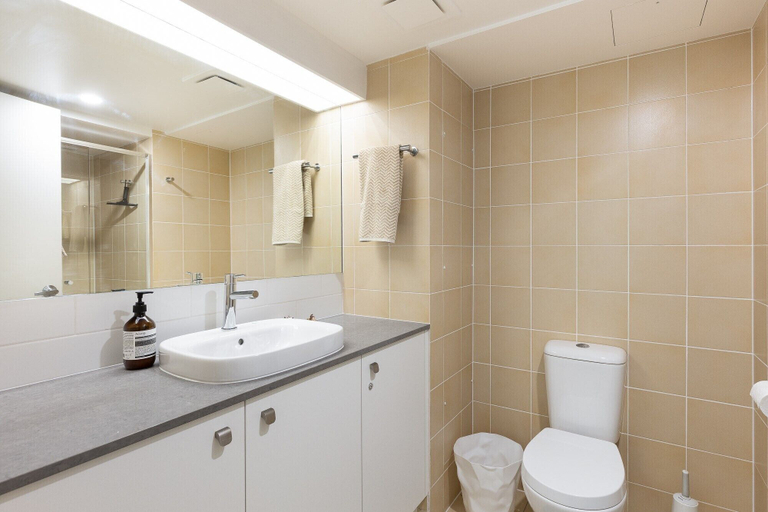 Bathroom 5, The Rocks Resort, Gold Coast