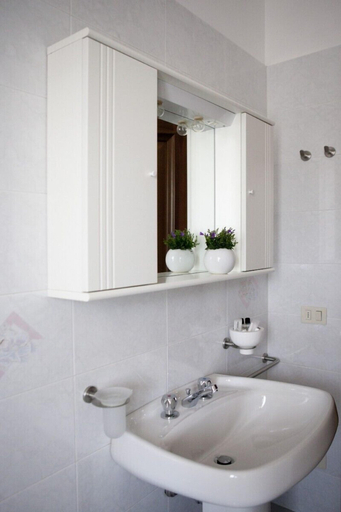 Bathroom 3, Health House, Brescia