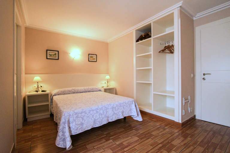 Bedroom 4, Pensión San Jorge, Asturias