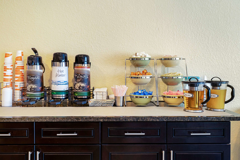 Food & Drinks 5, Quality Inn & Suites Robbinsville, Graham