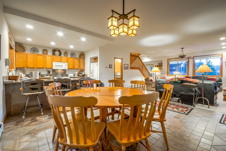 Food & Drinks 4, Waterford by Retreatia, Routt