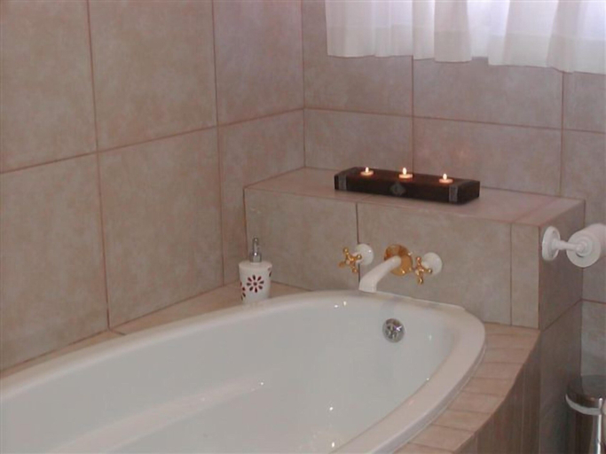 Bathroom 3, Milkwood Lodge - Hermanus, Overberg