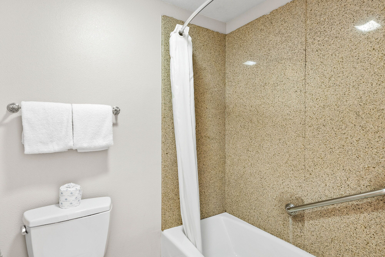Bathroom 5, Vagabond Inn Whittier, Los Angeles