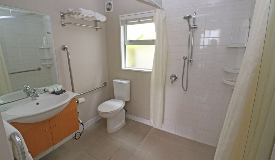 Bathroom 3, Sumner Bay Motel & Apartments, Christchurch