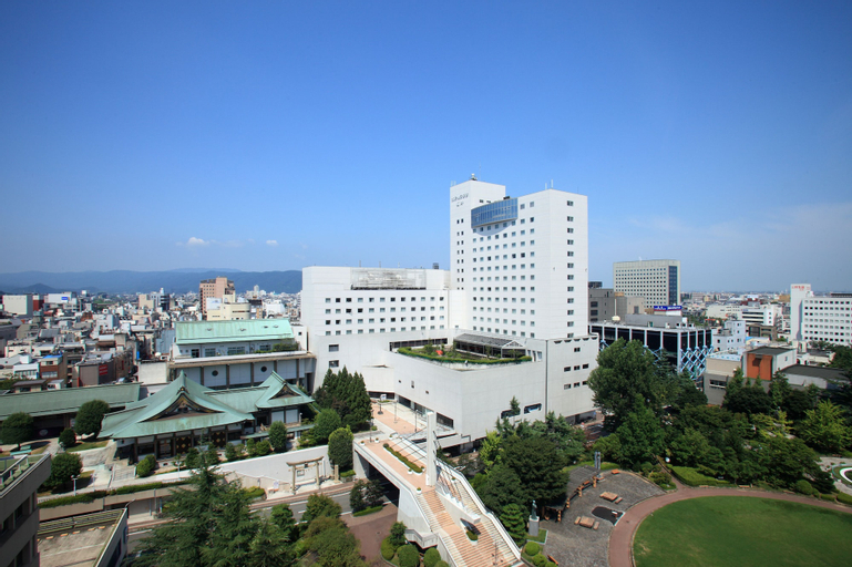 Exterior & Views