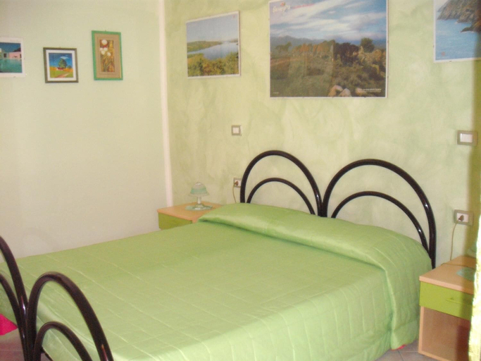 Bedroom 4, Domu de Palla, Oristano