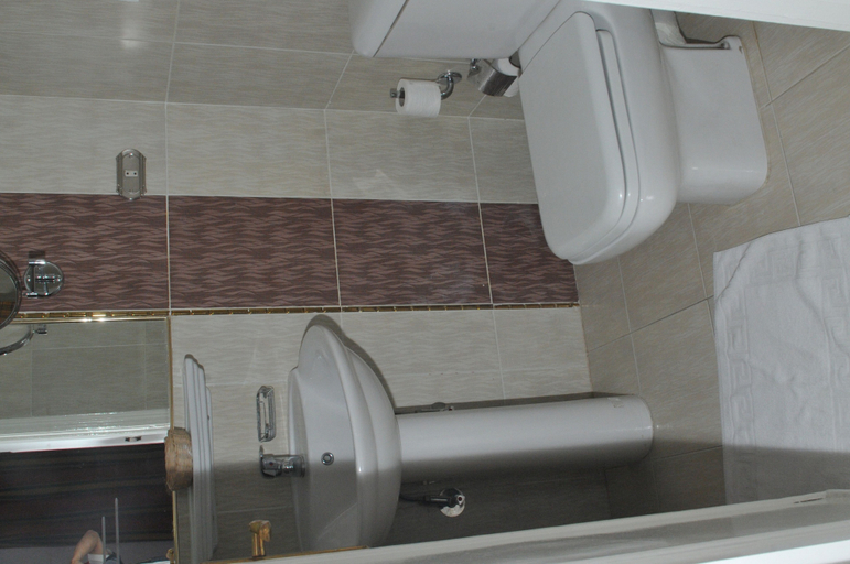 Bathroom 4, Happy City Hotel, 'Abdin