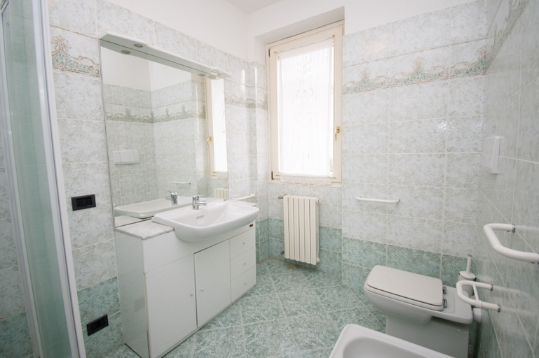 Bathroom 3, Villa Jole, Brescia