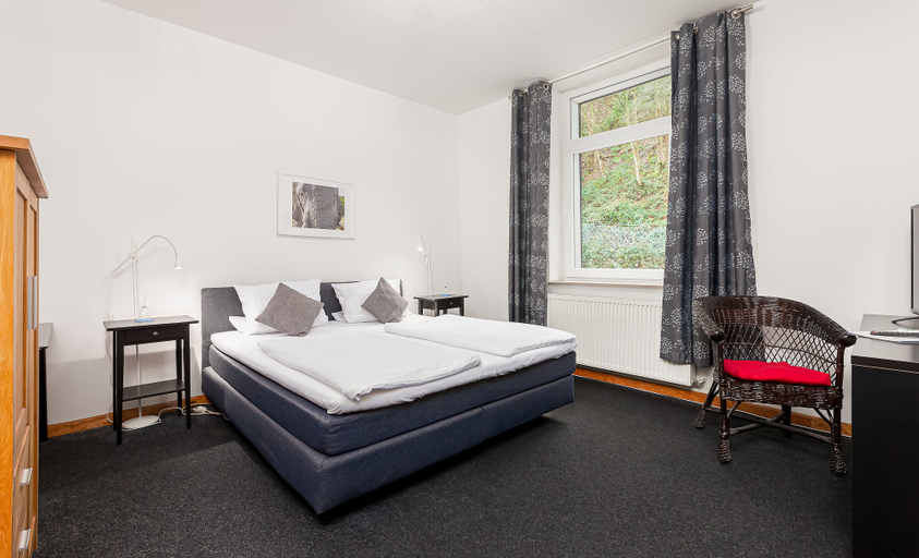 Bedroom 4, Hotel Rutherbach, Essen