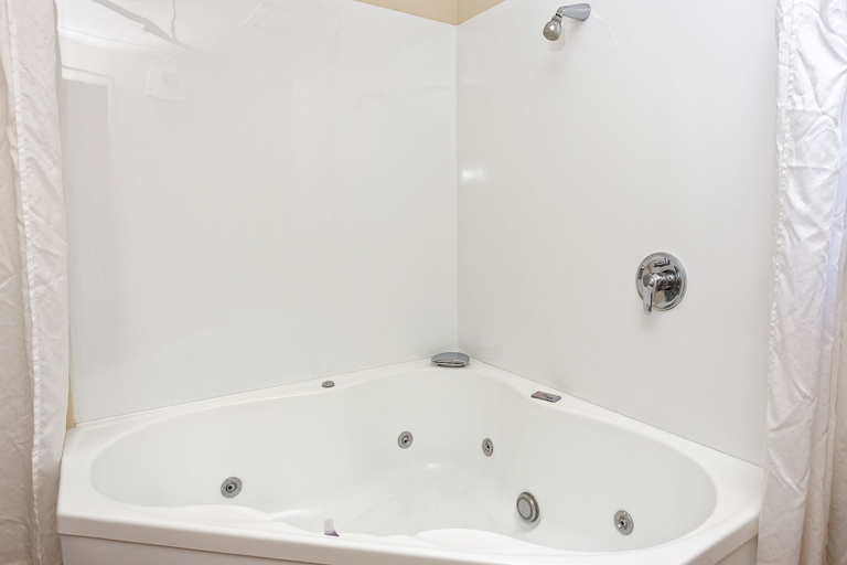 Bathroom 3, BK's Rotorua Motor Lodge, Rotorua