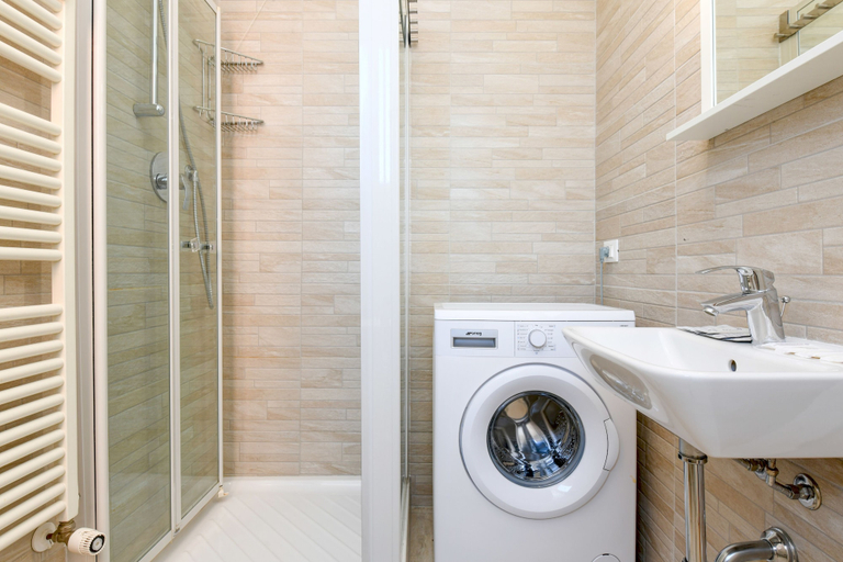 Bathroom 5, Desenzanoloft – Smile on the Lake, Brescia