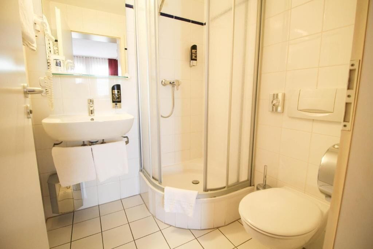 Bathroom 5, Hotel Miramar Frankfurt City Centre, Frankfurt am Main