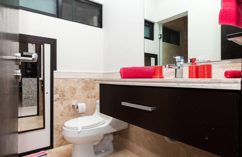 Bathroom, Heliko 104A by CocoBR, Cozumel