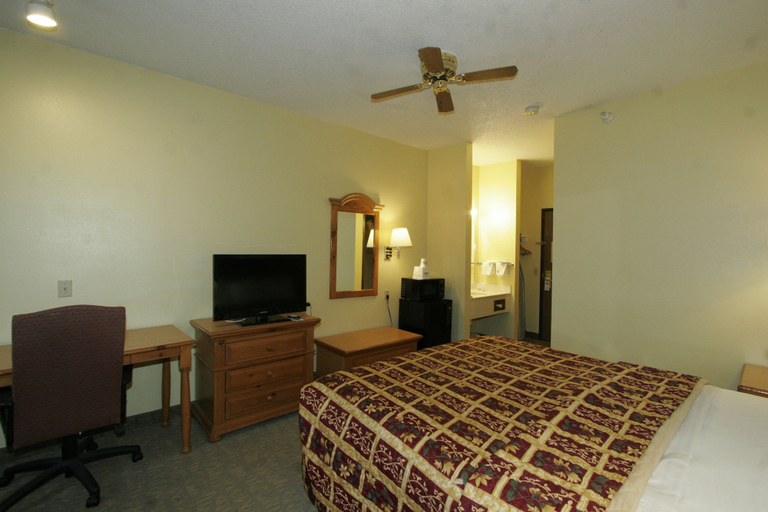 Bedroom 2, Days Inn by Wyndham Lehi, Utah