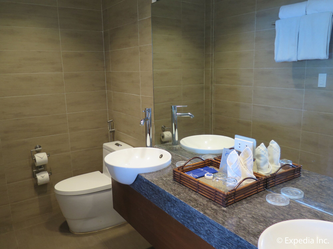 Bathroom 4, Aiyanar Beach and Dive Resort, Mabini