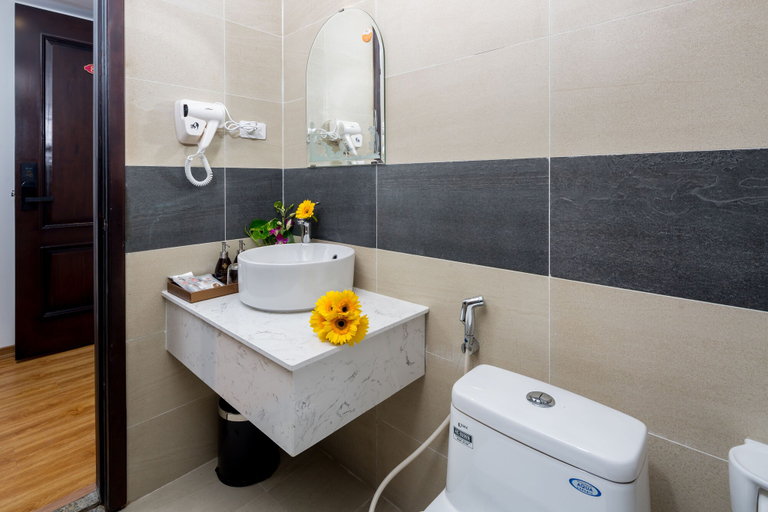 Bathroom 3, Silana Hotel, Da Nang