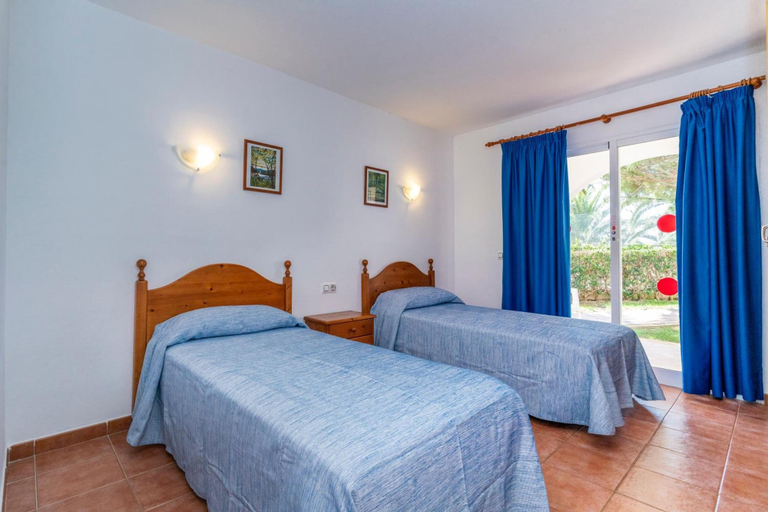 Bedroom 3, Apartamentos Vistapicas, Baleares