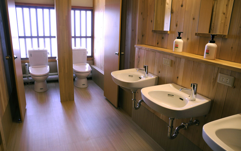 Bathroom 5, Sakura Guest House - Hostel, Takayama