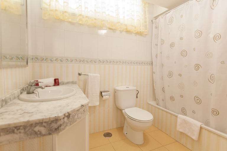 Bathroom 5, El Marqués Palace by Intercorp Hotel Group, Santa Cruz de Tenerife