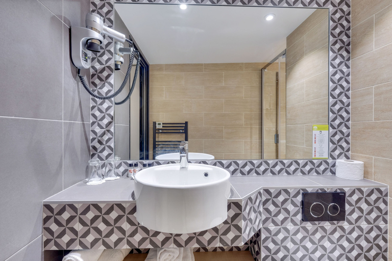 Bathroom 5, Hotel Lucien & Marinette, Paris