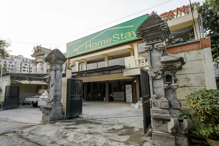 Exterior & Views 2, RedDoorz near DBL Arena, Surabaya