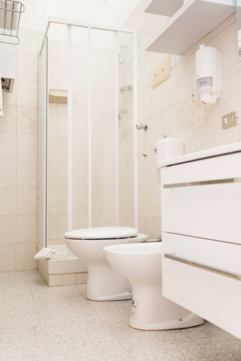 Bathroom shower, 10 - 12 Tourist House Apartment Centre Bologna, Bologna